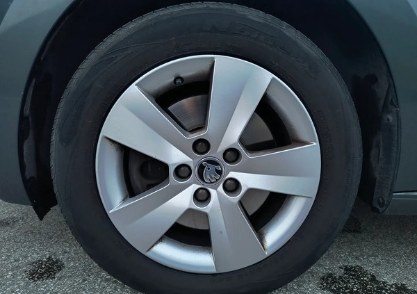 Skoda RAPID cena 40000 przebieg: 208179, rok produkcji 2019 z Warszawa małe 562